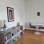 民宿 Cozy Retreat In The Heart Of *
